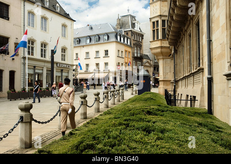 Sentry, Groflherzogliches Palais, LUSSEMBURGO, Europa Foto Stock