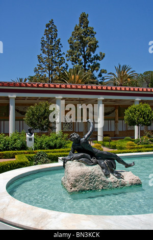 Statua in bronzo di Getty Villa di peristilio esterno giardino, Malibu Foto Stock