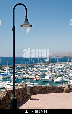 Vista di Puerto Calero marina, Lanzarote, Spagna Foto Stock