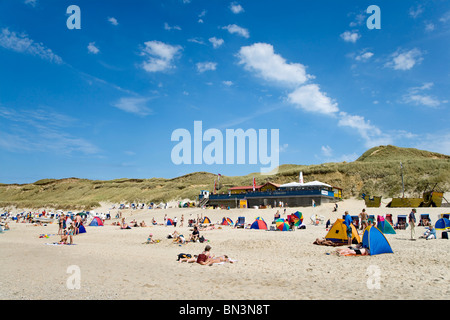 I turisti sulla spiaggia, Wenningstedt-Braderup, Sylt, Schleswig-Holstein, Germania Foto Stock