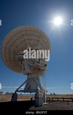 Radio telescopi nella grande schiera, Nuovo Messico, Stati Uniti d'America, a basso angolo di visione Foto Stock