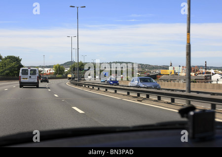 Auto e trasporti di ogni descrizione sulla autostrada M5 nelle Midlands England visto in direzione Sud Foto Stock