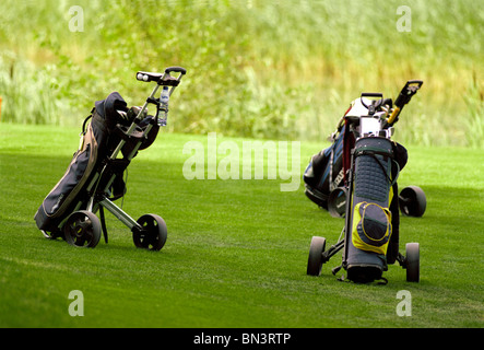 Sacche da golf sul campo da golf Foto Stock