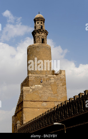 Minareto al Ibn Tulun mosque , shar'a Tulun Bay, il Cairo, Egitto Foto Stock