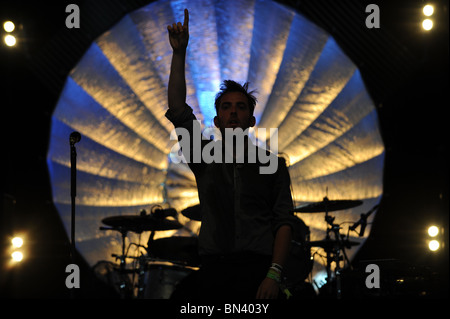 James Cook di Delphic sul John Peel Stage a Glastonbury Foto Stock