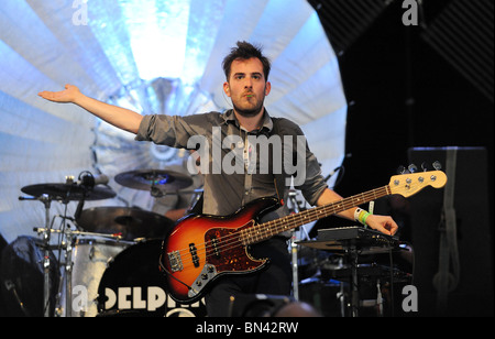 James Cook di Delphic sul John Peel Stage a Glastonbury Foto Stock