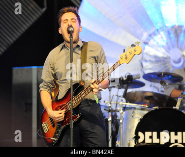 James Cook di Delphic sul John Peel Stage a Glastonbury Foto Stock