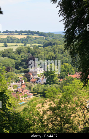 Selborne village e chiesa visto da Selborn appendiabiti Boschi Foto Stock