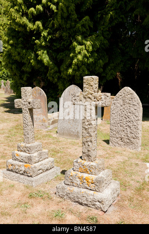 Alterò le lapidi del cimitero di St Marys Chiesa Selborne Foto Stock