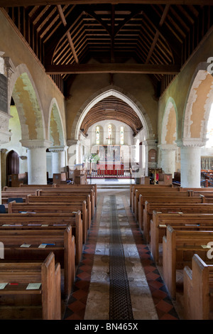 Interno della chiesa di Santa Maria in Selborne Foto Stock