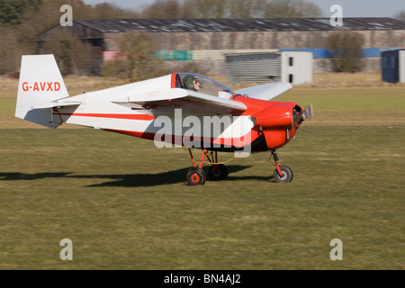 Ubriaco T66 RA45 serie 3 G DI pinza-AVXD in atterraggio a Breighton Airfield Foto Stock