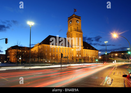 Il Rathaus Schoeneberg in serata, Berlino, Germania Foto Stock