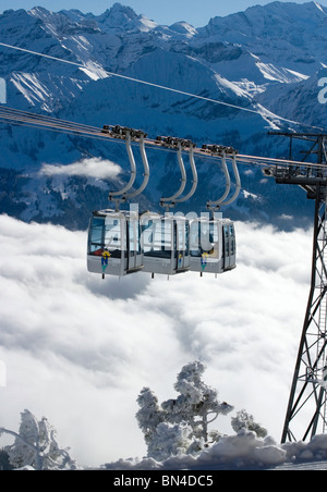 Alpi svizzere funivie andando al Niederhorn, Beatenberg Foto Stock