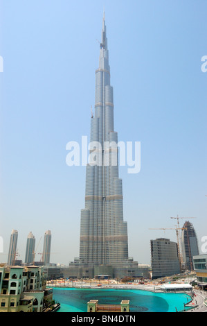 Fase finale del Burj Dubai (Burj Khalifa) grattacielo costruzione Foto Stock
