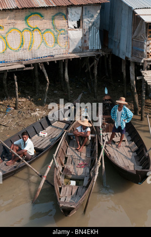 Myanmar. La Birmania. La gita in traghetto pubblico di Labutta nel delta Ayeryarwadi Foto Stock