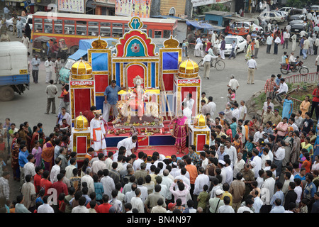 Navaratri dandiya garba Festival ; Processione di Ma Ambadevi ; Thane ; Maharashtra ; India ; n. MR ; n. PR Foto Stock