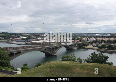 Vista in elevazione dei ponti sul fiume Tweed Berwick upon Tweed in Inghilterra Giugno 2010 Foto Stock