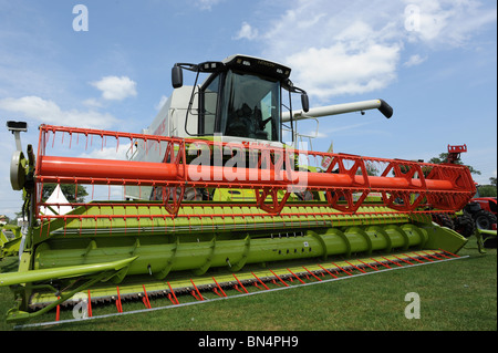 Claas Lexion combine harvester sul display a Shropshire County Visualizza Foto Stock