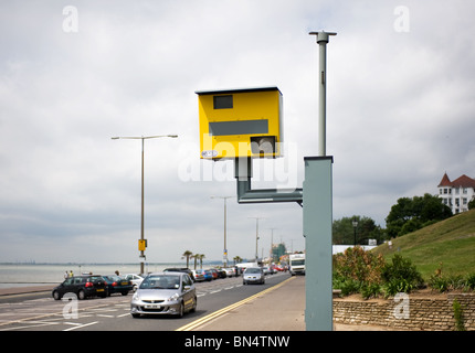 Un Gatso fotocamera velocità sul lungomare di Southend on Sea in Essex. Foto Stock