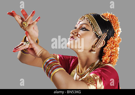 Giridhara una postura in bharat natyam Foto Stock