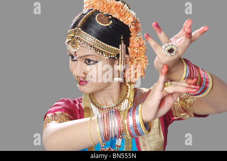 Krishna una postura in bharat natyam Foto Stock