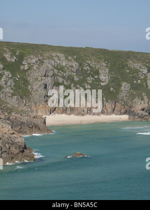 Cornwall Inghilterra Porthcurno Bay beach roccia mare canale inglese oceano Atlantico Foto Stock
