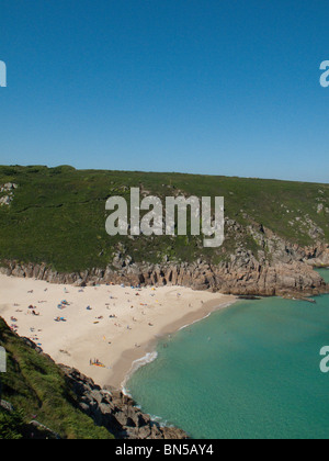 Cornwall Inghilterra Porthcurno Bay beach roccia mare canale inglese oceano Atlantico Foto Stock