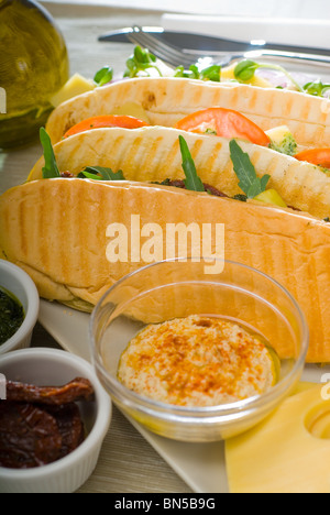 Assortimento di freschi fatti in casa italiana vegetariana panini, sandwich tipici snack italiani Foto Stock