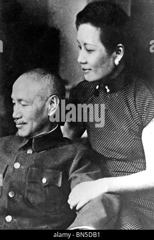 CHIANG Kai-shek (1887-1975) Cinese generale e uomo politico con la quarta e ultima moglie Soong maggio-ling Foto Stock