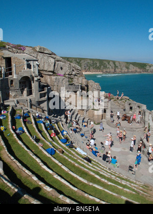 Teatro Minack Cornwall Inghilterra attrazione del punto di riferimento aria aperta vista mare oceano Atlantico terrazza stage Foto Stock
