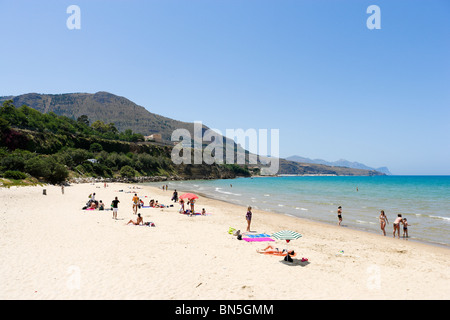 La spiaggia di Castellammare del Golfo, a nord-ovest della costa, Sicilia, Italia Foto Stock