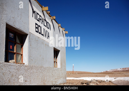 Boliviano ufficio immigrazione al confine tra la Bolivia e il Cile in Laguna Verde nella Reserva Eduardo Avaroa Foto Stock