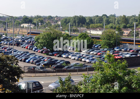 Peterborough stazione ferroviaria Parco auto, Cambridgeshire, England, Regno Unito Foto Stock
