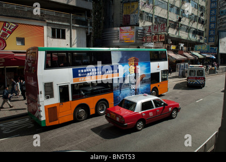 Hong Kong, .Bus con la pubblicità per la banca olandese Rabo Bank. Foto Stock