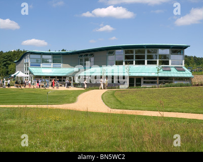 Il Bramall Learning Center uno del Regno Unito più efficiente dal punto di vista energetico degli edifici recentemente aperto a RHS Garden Harlow Carr Foto Stock