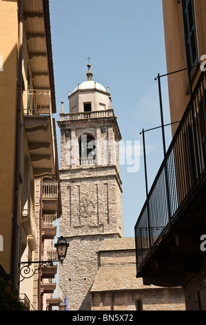 Il clocktower della Basilica di San Giacomo a Bellagio, Lago di Como, Italia Foto Stock