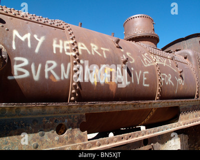 Di vecchi treni presso il Cimitero di treno a Uyuni in Bolivia Foto Stock