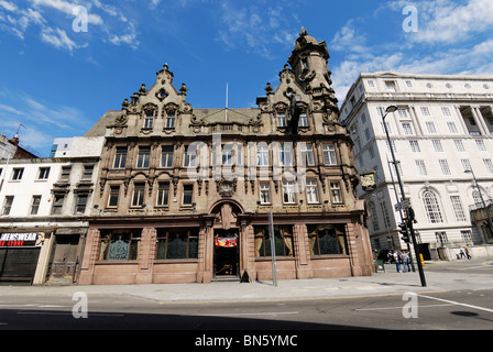 I vitigni public house su Lime Street in Liverpool aperto da Albert vitigni nel 1867, preso in consegna dal Walkers Brewery ( Warrington ) Foto Stock