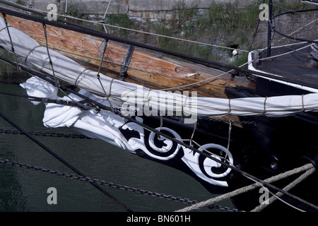 Polena e la prua su Tall Ship, Charlestown Harbour. Cornovaglia Foto Stock