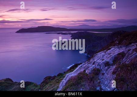 Drammatico paesaggio costiero vicino a Portmagee, Co. Kerry, Irlanda Foto Stock