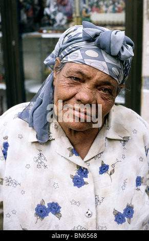 Ritratto di un'anziana donna copta nella città di Alessandria. Foto Stock