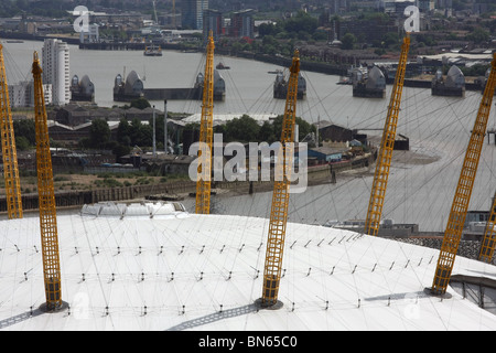 Una vista dal ventisettesimo piano di Barclays Bank uffici di canary wharf in direzione dell'O2 Arena e Thames Barrier Foto Stock