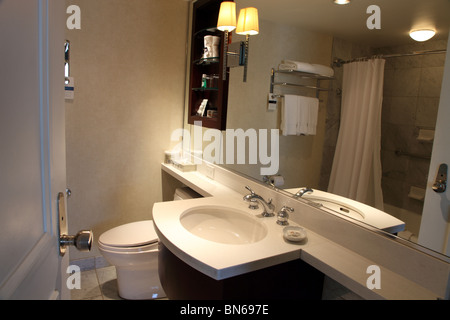 Il bagno della suite di Fairmont Queen Elizabeth Hotel di Montreal Foto Stock