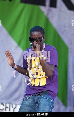Tinchy Stryder giocando la fase della piramide a Glastonbury festival 2010 Foto Stock