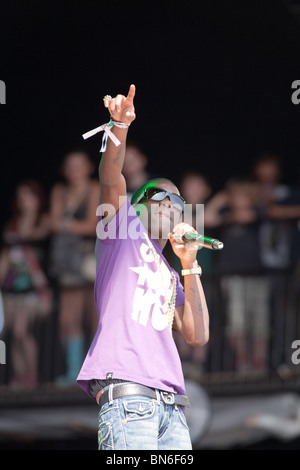 Tinchy Stryder giocando la fase della piramide a Glastonbury festival 2010 Foto Stock