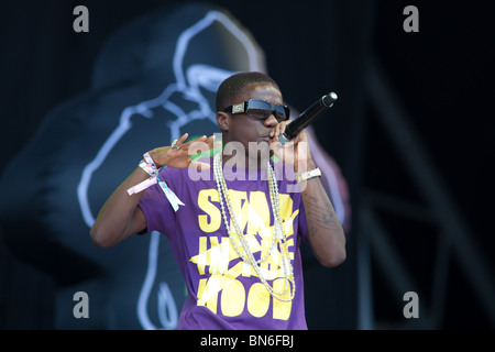 Tinchy Stryder giocando la fase della piramide a Glastonbury festival 2010 Foto Stock