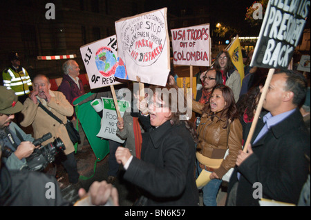 Minga (resistenza indigena) a agrocarburanti non Roc(K) protesta a Whitehall per fine alle sovvenzioni statali per i biocarburanti. Foto Stock