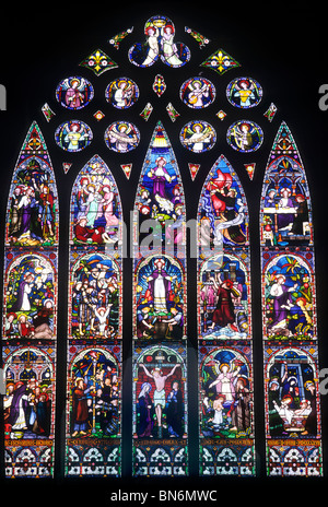 Hunstanton vecchia chiesa parrocchiale, vetrate di Federico Preedy, 1867, scene della vita di Cristo finestra orientale Norfolk Foto Stock