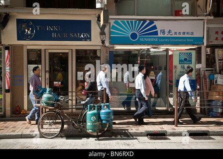 Hong Kong, 13 Novembre, 2007 Shau Kei Wan strada principale sul lato est dell'Isola di Hong Kong. Foto Stock