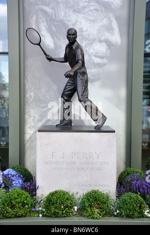 Fred Perry statua, ai campionati di Wimbledon, Merton Borough, Greater London, England, Regno Unito Foto Stock